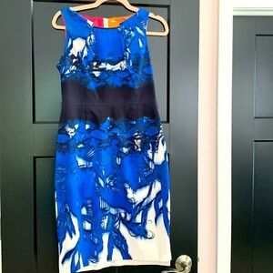 Tahari Sleeveless Blue Abstract Sheath Dress w/ Tie. Colorful Zipper. Size 4